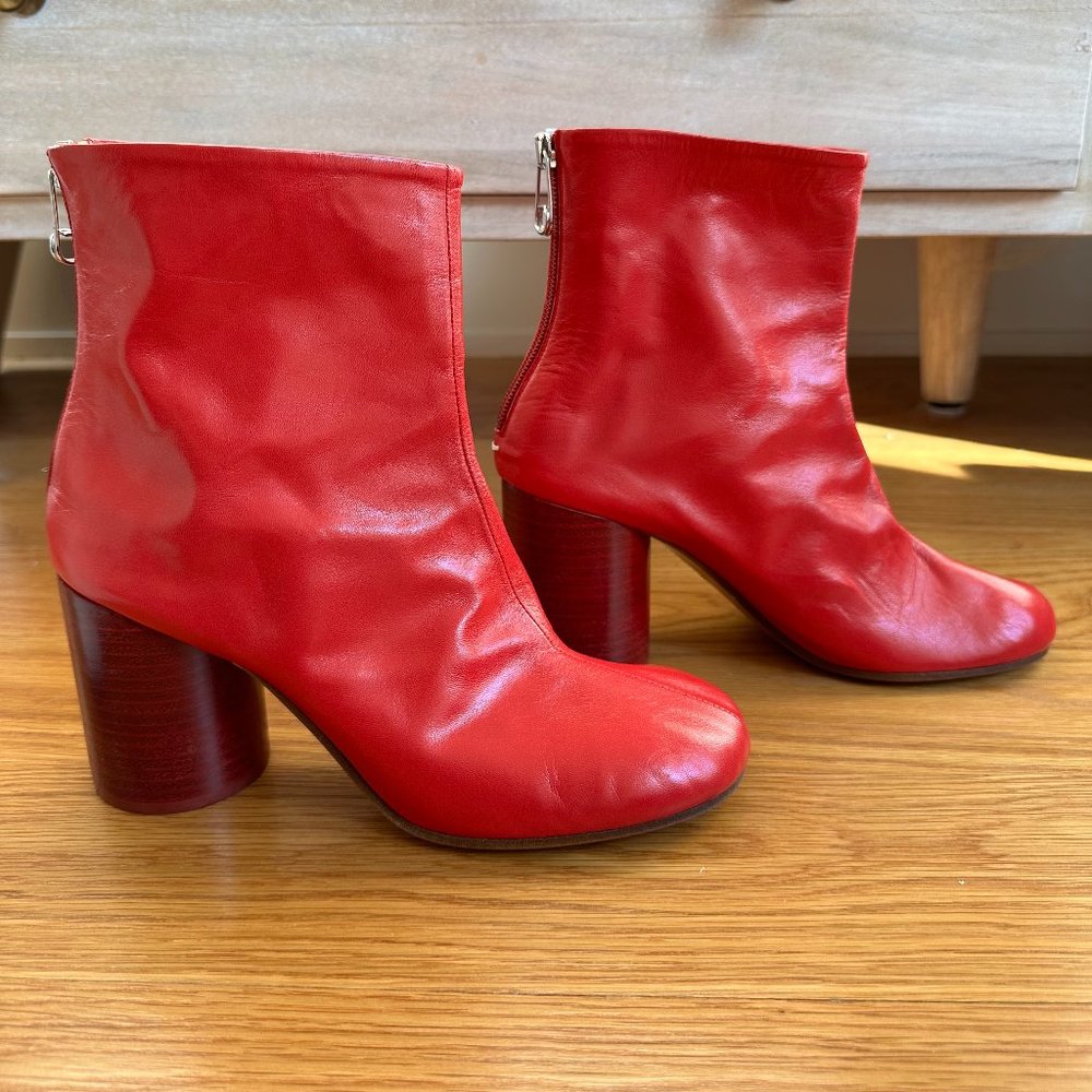 MAISON MARGIELA red leather ankle boots, Brand New, size 39.5